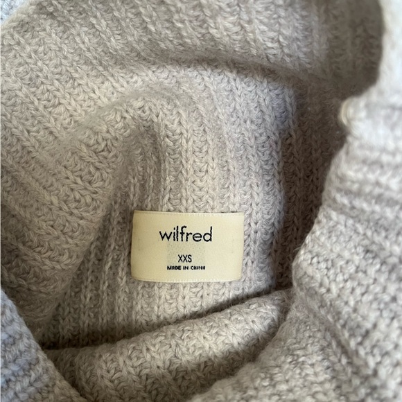 Aritzia Sleeveless Turtleneck Sweater - Picture 4 of 4